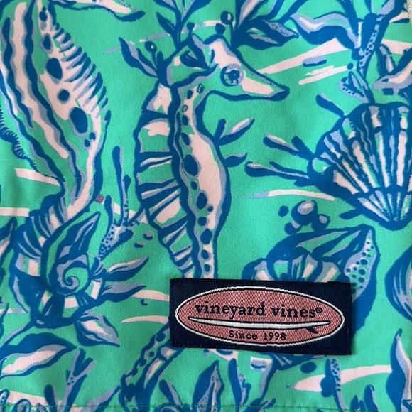 Men’s Vineyard Vines 7 inch Printed Chappy Swim Trunks Size: M - Picture 2 of 4